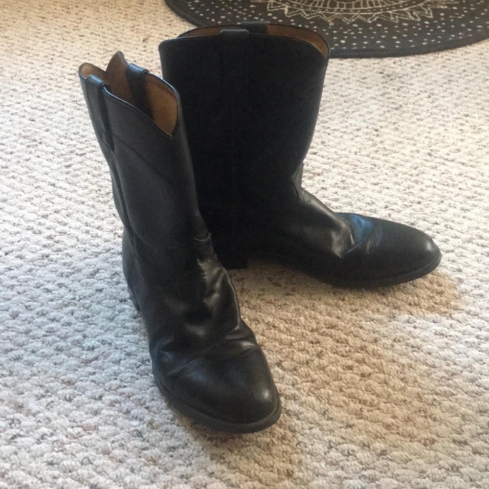 Men’s black Justin boots
